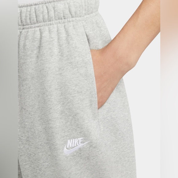 Nike Club Fleece Unisex Mid-Rise Oversized Sweatpants Grey Heather Size Medium - Picture 5 of 13